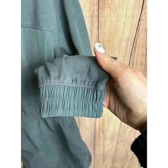 Athleta Triumphant Hybrid Crewneck Sweatshirt Pullover Jacket GrayGreen Size M - Picture 8 of 10